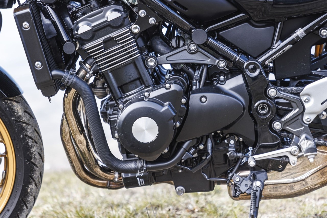 Kawasaki Z900 RS SE e Yamaha XRS900: modern classic... a modo loro